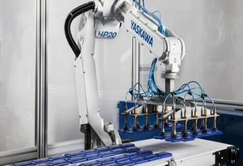 Robot bốc xếp hàng hóa Yaskawa